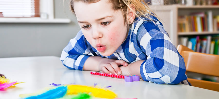 Logopedie Apeldoorn behandelt kinderen, jongeren, volwassenen en ouderen bij problemen op het gebied van communicatie, taal, spraak, stem, gehoor en/of slikken. Logopedie Apeldoorn behandelt kinderen, jongeren, volwassenen en ouderen bij problemen op het gebied van communicatie, taal, spraak, stem, gehoor en/of slikken.